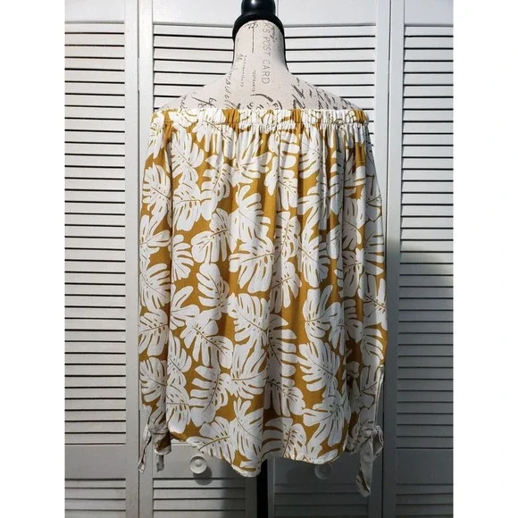 One Clothing Off Shoulder Tunic Top Women's Medium Gold Leaf Print Slit Sleeve - Picture 6 of 10